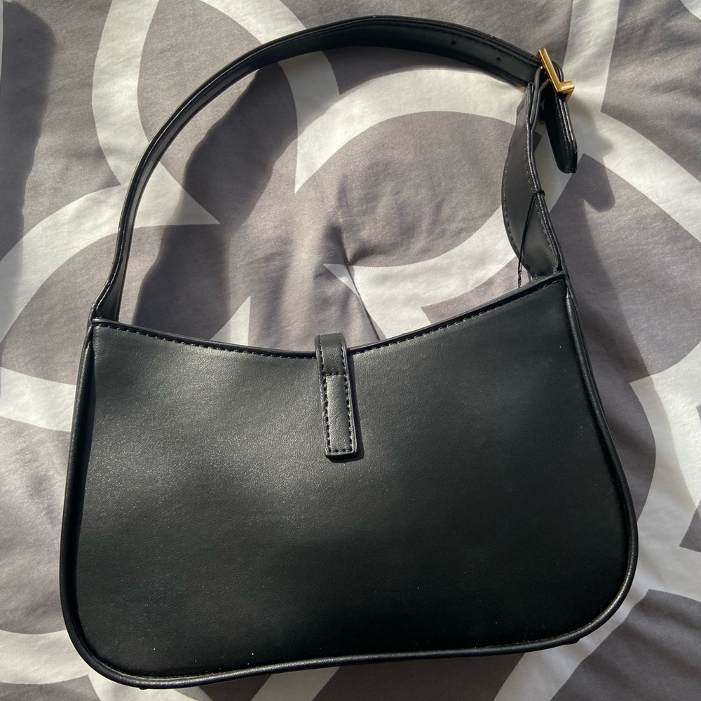 Black shoulder bag